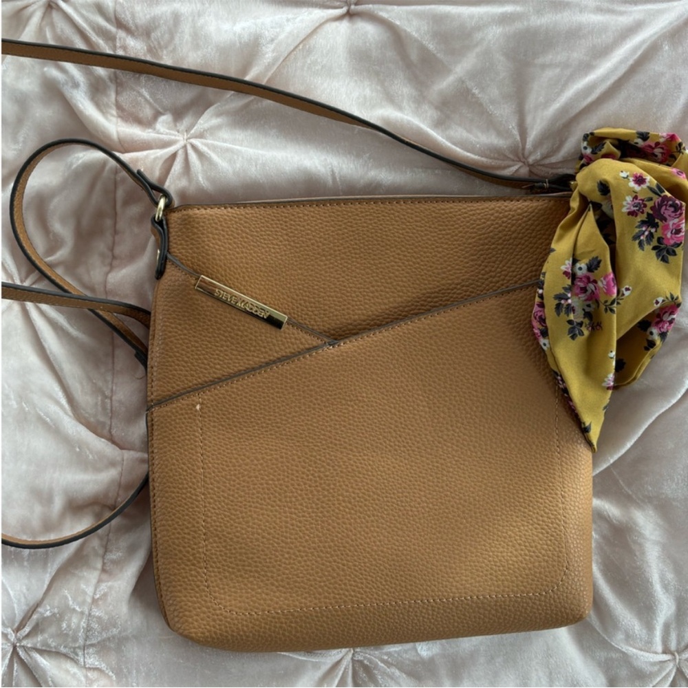 Steve Madden tan/creme shoulder purse